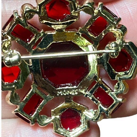 Monet Red Gem Statement Brooch Gold Tone Vintage Style Costume Jewelry Pin - Picture 4 of 9